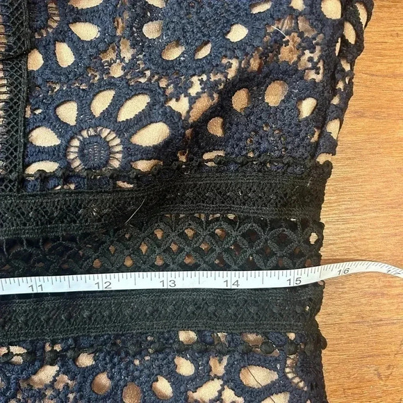 AQUA Ruffled Lace Dress - 100% Exclusive for Bloomingdale’s. Size Large - Picture 10 of 10